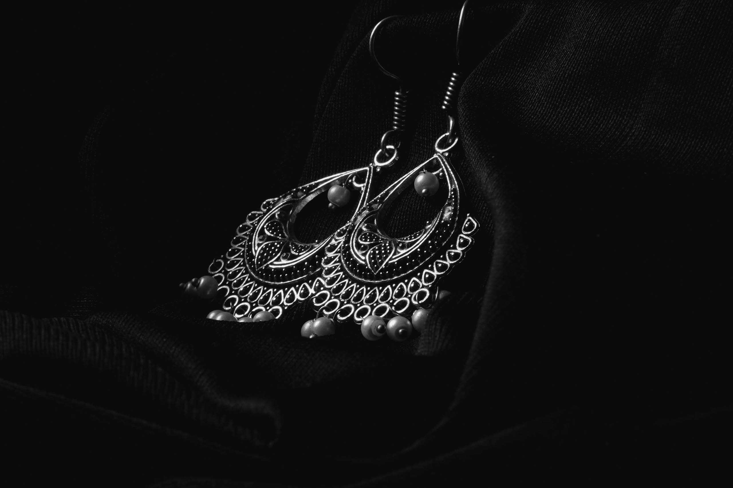 silver_earring_unsplash